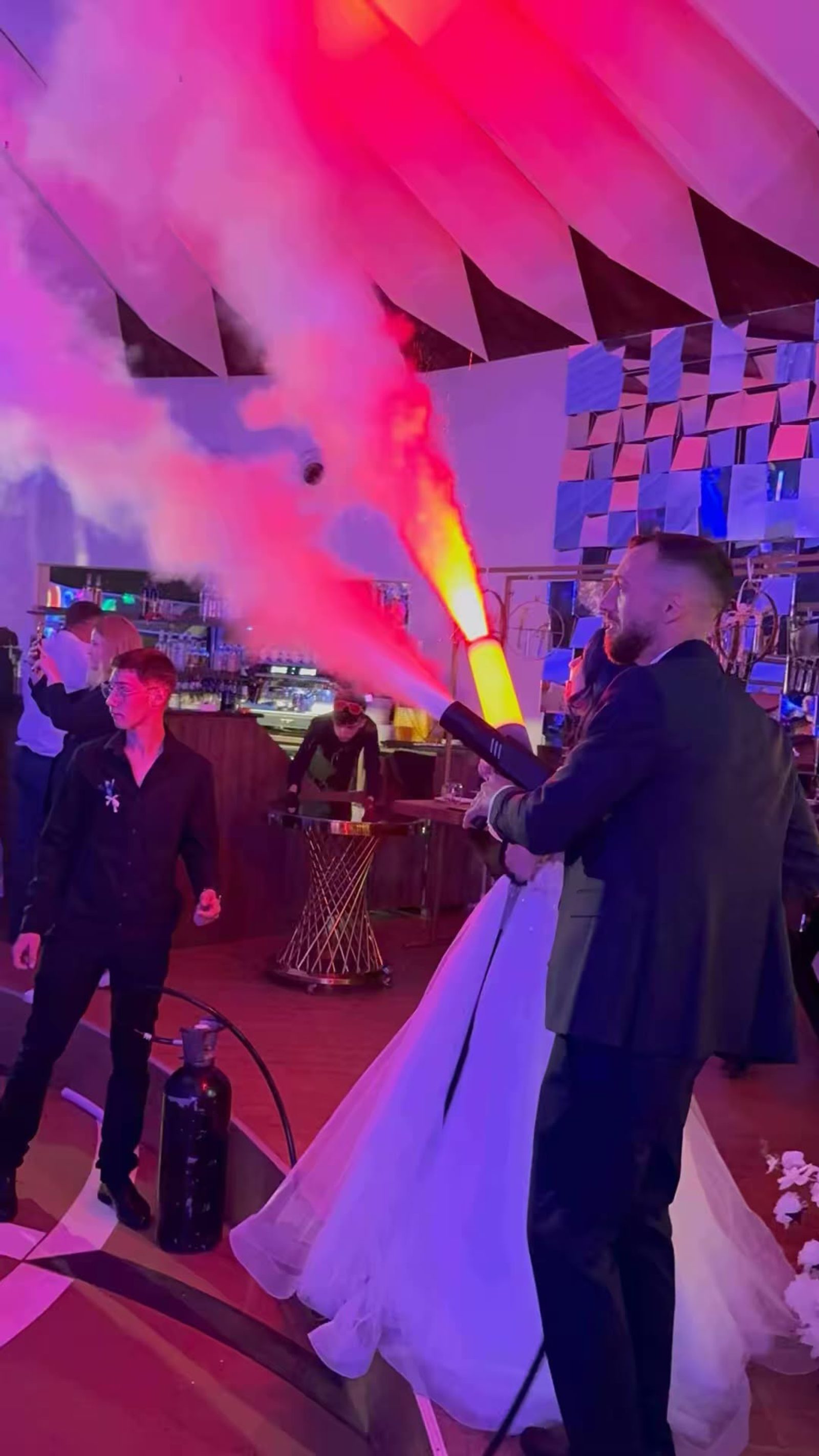 GUN-uri CO2 cu fum colorat la petrecere — Smiling Event Iași